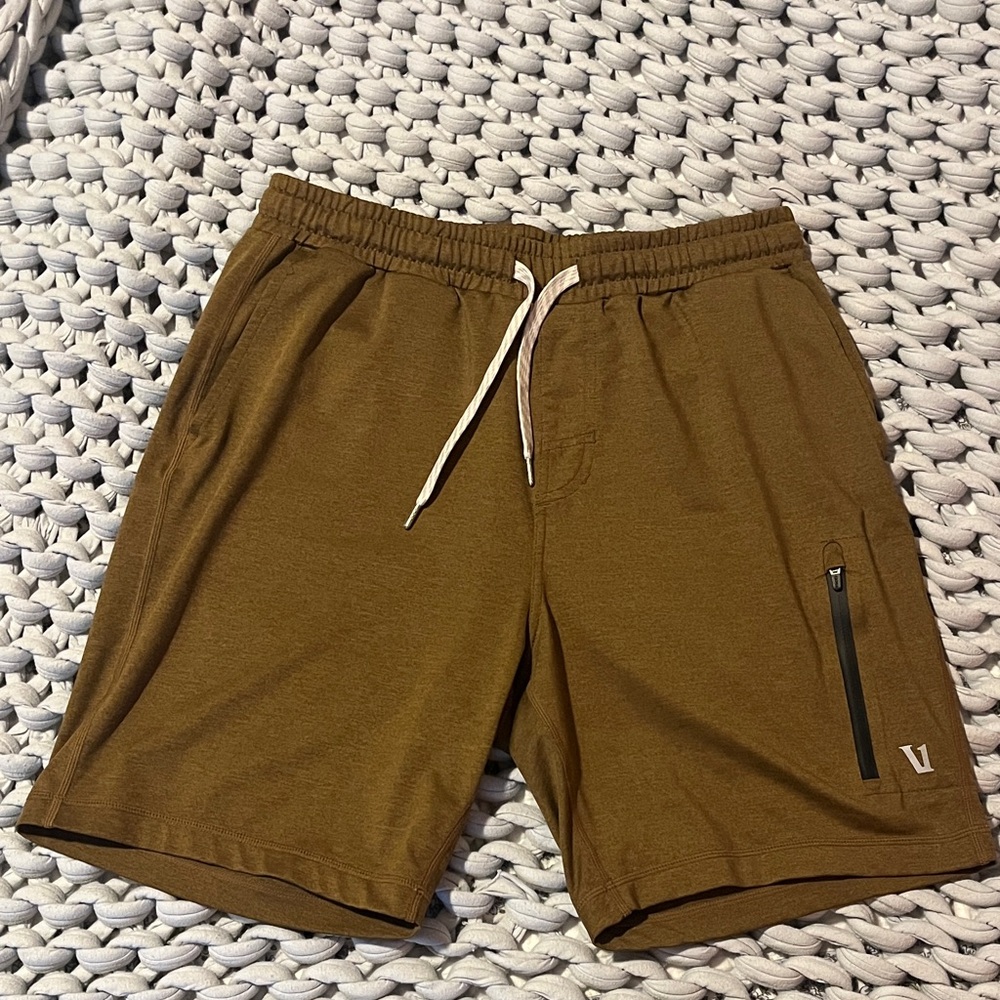 Men's Brown Vuori Shorts with Zipper Pocket - size small